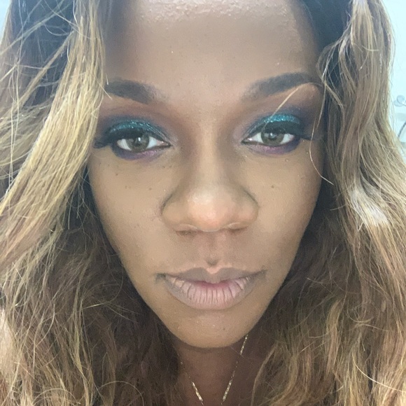 Meet your Posher, Saphire - Picture 1 of 2